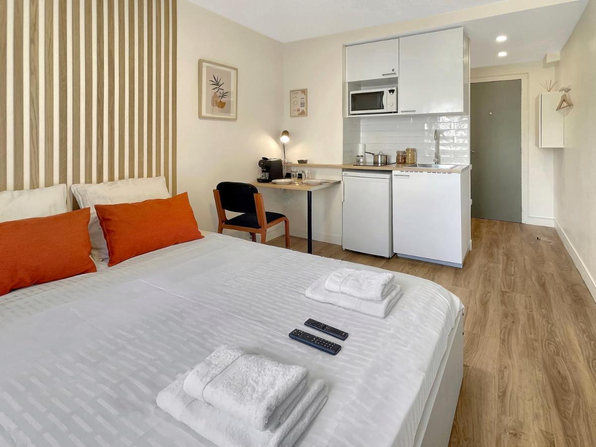 Le Petit Melun Apartment Bagian luar foto